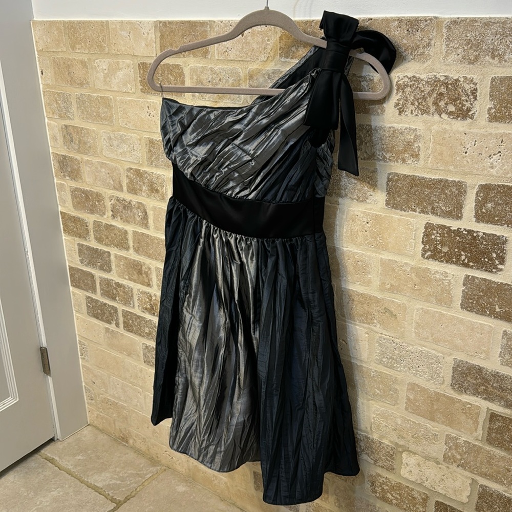 Maggy London - size 2 dress